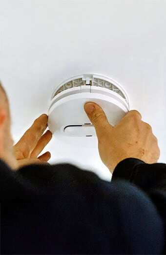 /uploads/2025/04/smoke-alarm-testing-electrician.jpg